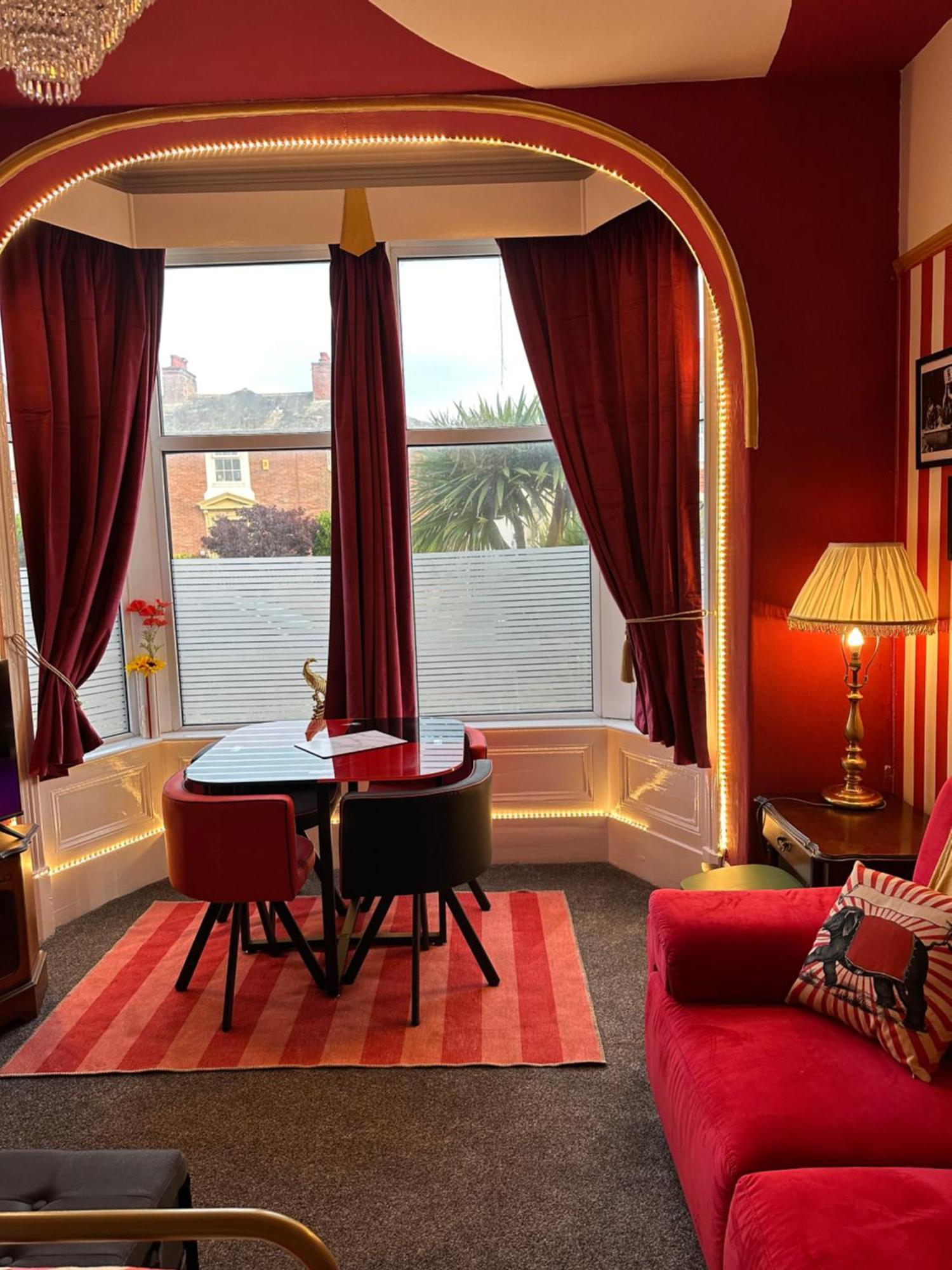 Circus Suite Blackpool Exterior foto